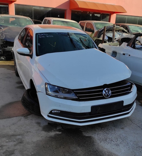 Imagem 2 de 5 de Sucata Volkswagen Jetta Cl Af 2017 Para Retirada De Peças