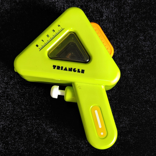 Juguete Rociador Con Pistola De Agua Con Tablero Triangular