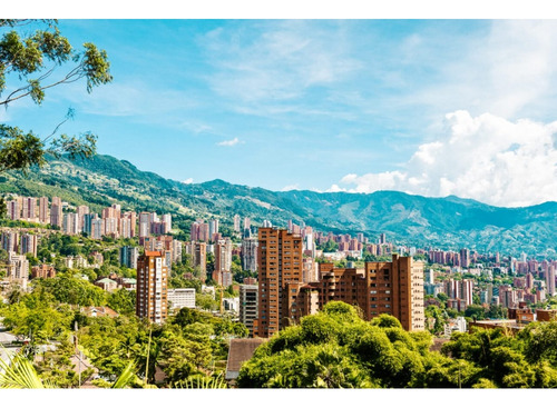 Casa Esquinera En La Castellana- Excelente Ubicación