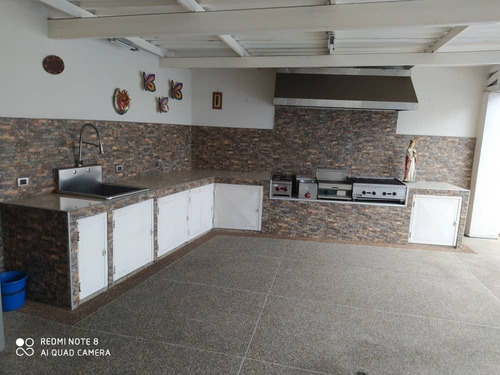 Imagen 11 de 14 de Se Vende Hermosa Y Lujosa Quinta Con Piscina El Castaño Zona Norte Las Delicias Maracay 04243785803