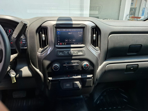 Chevrolet Silverado 4.3 V6 1500 WT Cabina Regular 4x2 At