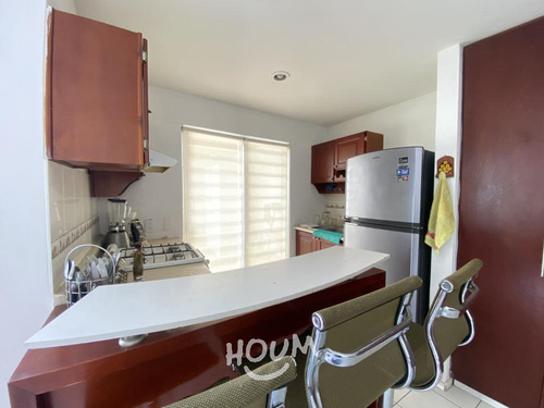 Casa En Santa Ana Tepetitlán, Zapopan Con 3 Recámaras, 45 M², Id: 153078