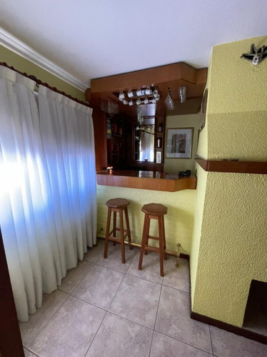 Imagen 4 de 21 de Casa En Venta De 4 Ambientes Con Cochera Y Jardín En Adrogué