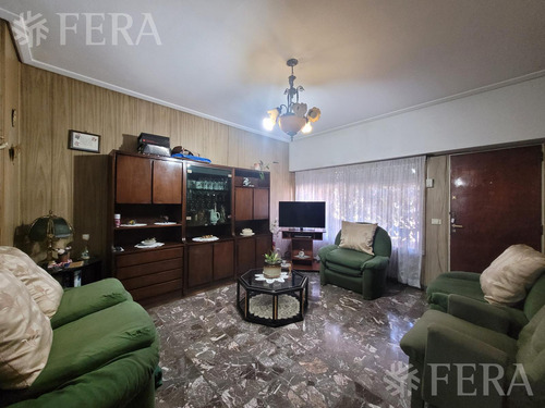 Venta De Casa De 3 Ambientes Con Patio En Wilde