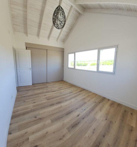 Casa En Venta - 2 Dormitorios 2 Baños - Cochera - 300mts2 - Los Reartes, Córdoba