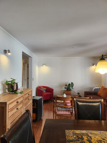 Casa En Venta De 3 Dorm. + Servicio En Colina