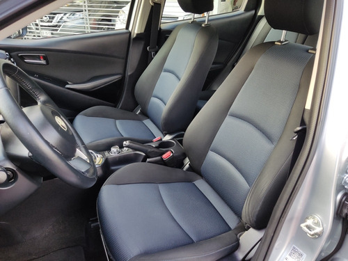 Imagen 8 de 11 de Toyota Yaris 2017 1.5 R Xle At
