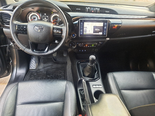 Imagen 13 de 16 de Toyota Hilux 2019 2.8 Cd Srx 177cv 4x4