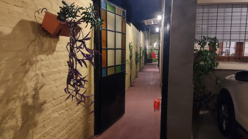 Venta De Pintoresca Casa En Ph Al Frente