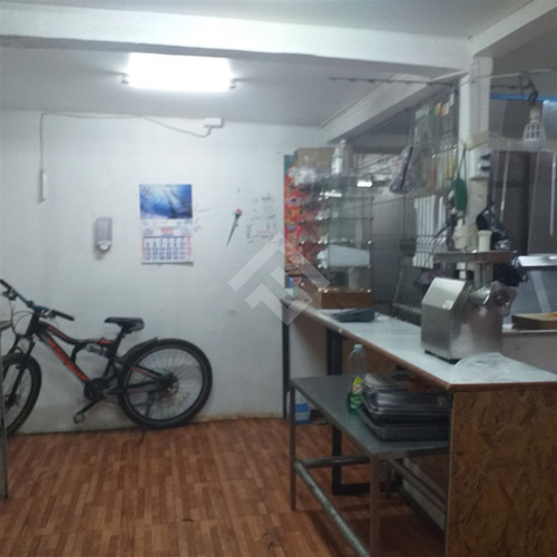 Casa En Venta De 4 Dorm. En La Florida