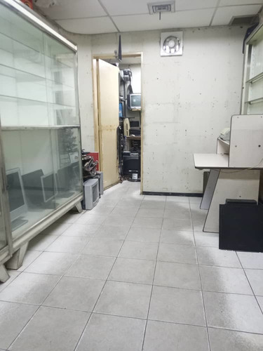 Imagen 4 de 5 de Vendo Local De 20 Mts2 En Pb De Edificio Monaca En La Av Ppal De Los Ruices.