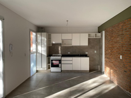 Casa 3 Dormitorios Con Cochera - Fisherton