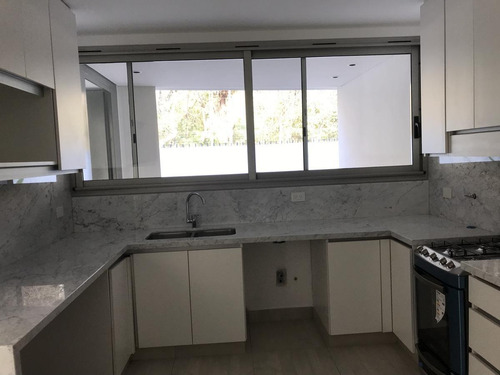 Imagen 7 de 9 de Casa - S.isi.-libert./lasalle, Excelente Triplex 3 Dormit Dependencia, Jdin Propio