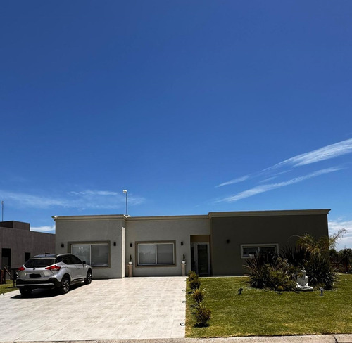 Oportunidad! Comoda Casa En Venta! Construida En Una Planta! Canning! 3 Dormitorios, Piscina, Lavadero. Venta En San Felipe, Canning, Ezeiza.