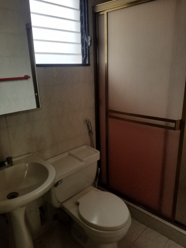 Imagen 14 de 21 de Town House En La Urbanización Miranda, Caracas 5hab/5baños/3pe