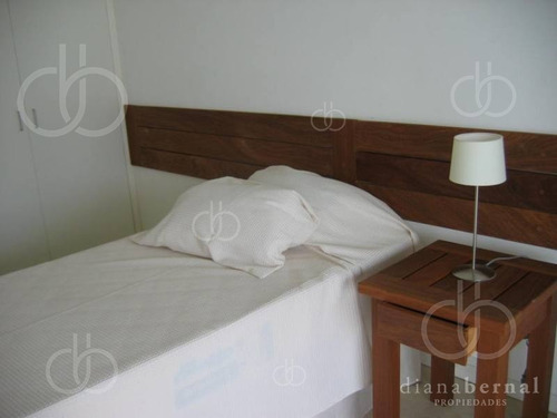 Imagen 20 de 30 de En Punta Del Este En La Zona Exclusiva De Punta De Piedra, Chalet De 5 Dormitorios Y Dependencia Con Piscina Climatizada.- Ref: 4041