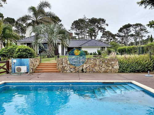 Hermosa Casa En Venta En Playa Mansa- Ref: 5929