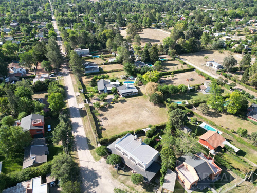 Venta Casa 4 Amb Con Piscina En Barrio Parque Sakura, Exaltación De La Cruz-pcia De Buenos Aires