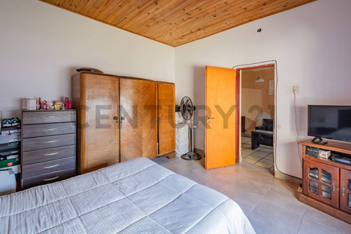 Casa De 3 Ambientes Con Jardín, Patio Y Terraza Lote Propio En Sarandí