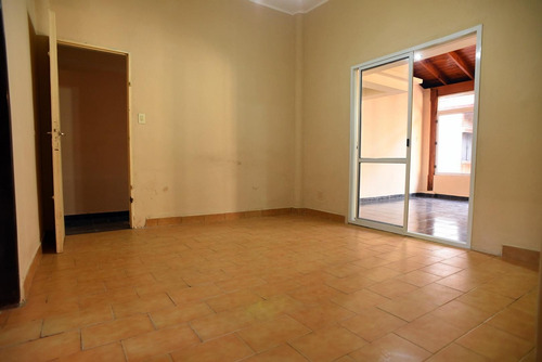 Imagen 14 de 30 de Casa 3 Ambientes Venta V Luzuriaga Parrilla Terraza Negocia