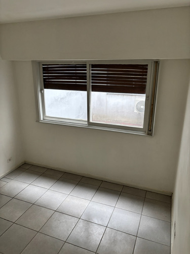 Departamento De Dos Ambientes En Caballito