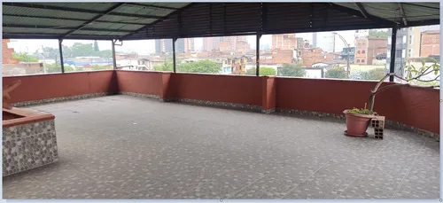 Casa Itagui Grande Terraza Con Techo Excelente Sector