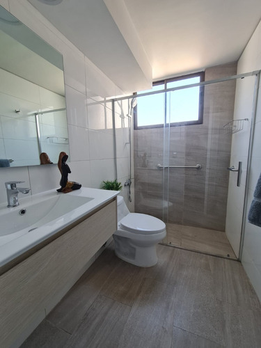 Imagen 8 de 13 de Hermoso Departamento 3d + 2b + 1est. + 1bd. Vitacura.