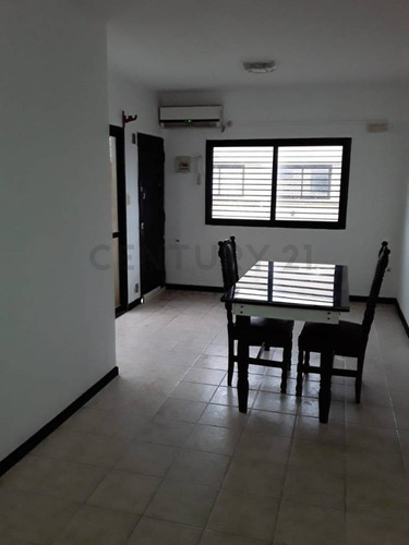 Imagen 16 de 30 de 132 Entre 64 Y 65. Departamento De Dos Dormitorios En Venta, Los Hornos.-