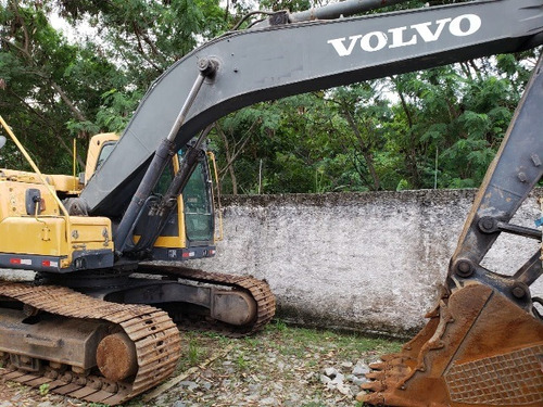 Escavadeira Volvo Ec 210 Ano 2010 Horímetro 5.680