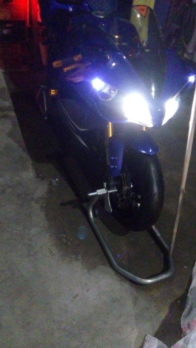 Yamaha R 1