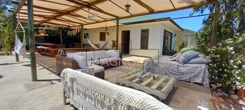 Casa En Venta De 5 Dorm. En Limache
