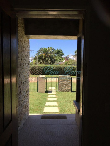 Imagen 3 de 10 de Casa Moderna A 100 Metros Del Mar!