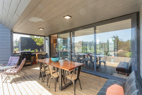 Casa En Venta De 3 Dorm. En Pichilemu
