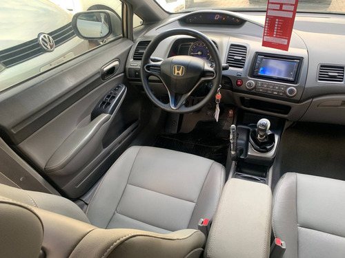 Imagem 10 de 13 de Honda Civic 1.8 Lxs 16v Flex 4p Manual