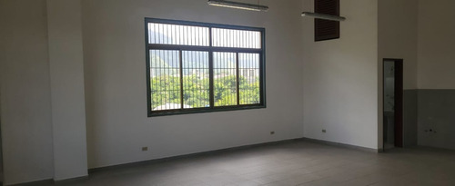 Imagen 10 de 12 de #1606 Galpon 1.400m2 Urb. Miranda.