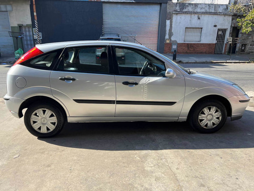 Imagen 5 de 13 de Ford Focus 2009 1.6 Ambiente Mp3