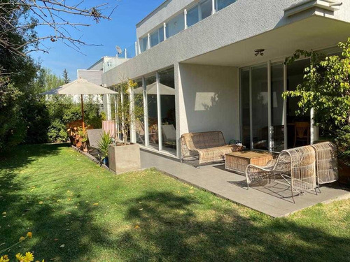 Preciosa Casa Ubicada En María Monvel, La Reina Alta