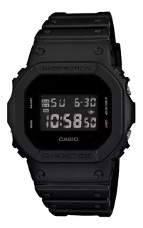 Reloj pulsera Casio G-Shock DW5600 de cuerpo color negro, digital, fondo negro, con correa de resina color negro, dial gris, minutero/segundero gris, bisel color negro, luz azul verde y hebilla simple