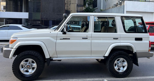 Imagen 3 de 15 de Toyota Land Cruiser Machito 2022