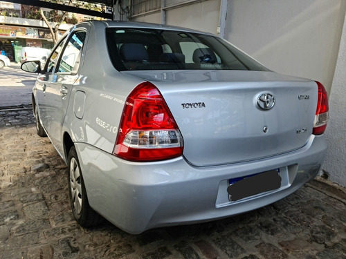 Imagen 5 de 10 de Toyota Etios 2016 1.5 Sedan Xs