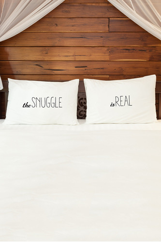 One Bella Casa 15340cse  El Snuggle Es Real  Funda De Almoha