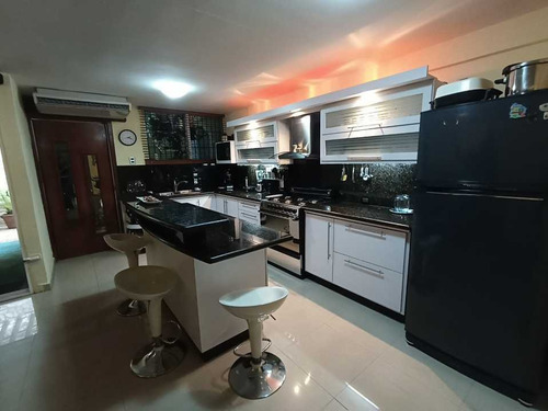 Imagen 8 de 17 de Se Vende Town House Amoblado En Urb Campo Claro, Av Bella Vista