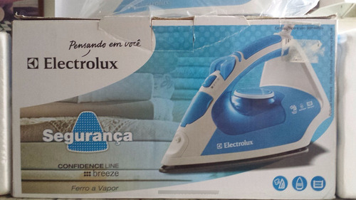 Imagen 1 de 3 de Plancha Electrolux Vapor Cable Giratorio Autolimpiante