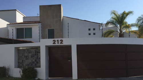 Imagen 2 de 16 de Casa Estilo Californiano Moderno