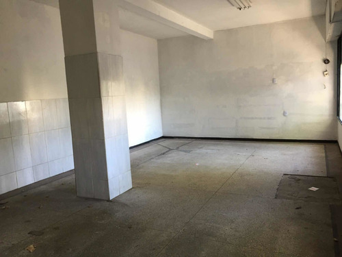 Local En Buen Punto Comercial Sobre Calle Comercio!