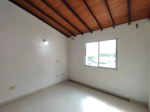 Casa En Arriendo En Prados Del Este. Cod A30680