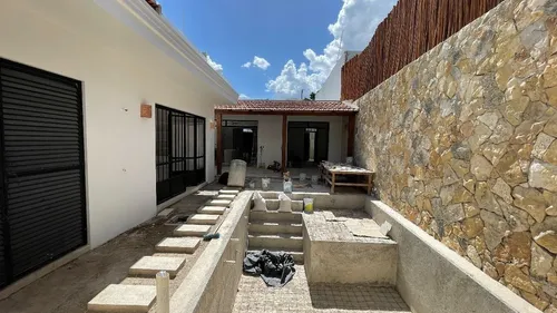 Casa(643r1 Azul) En Venta En El Centro De Mérida