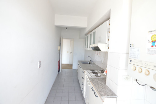 Imagen 4 de 21 de Departamento - 2 Ambientes Con Balcón Super Luminoso Con Renta