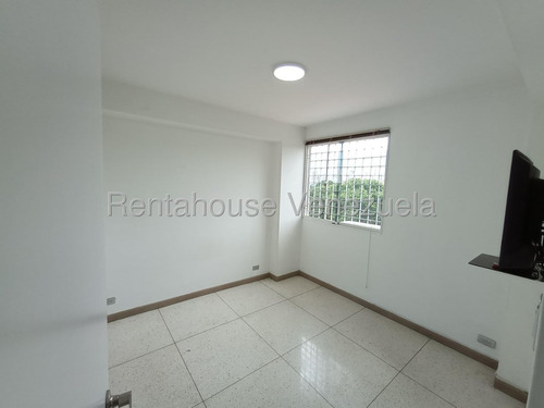 25-23520 Amplio Apartamento En Venta En El Paraíso