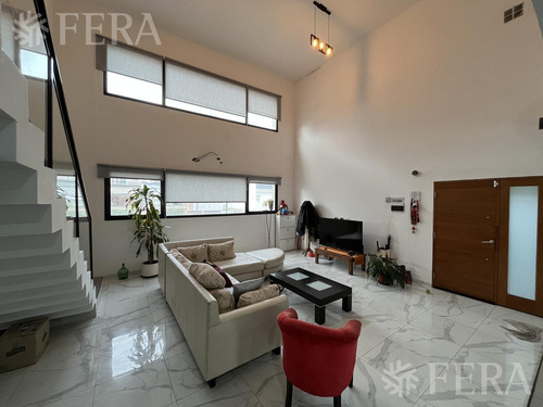 Venta Casa 6 Ambientes Con Cochera En Wilde